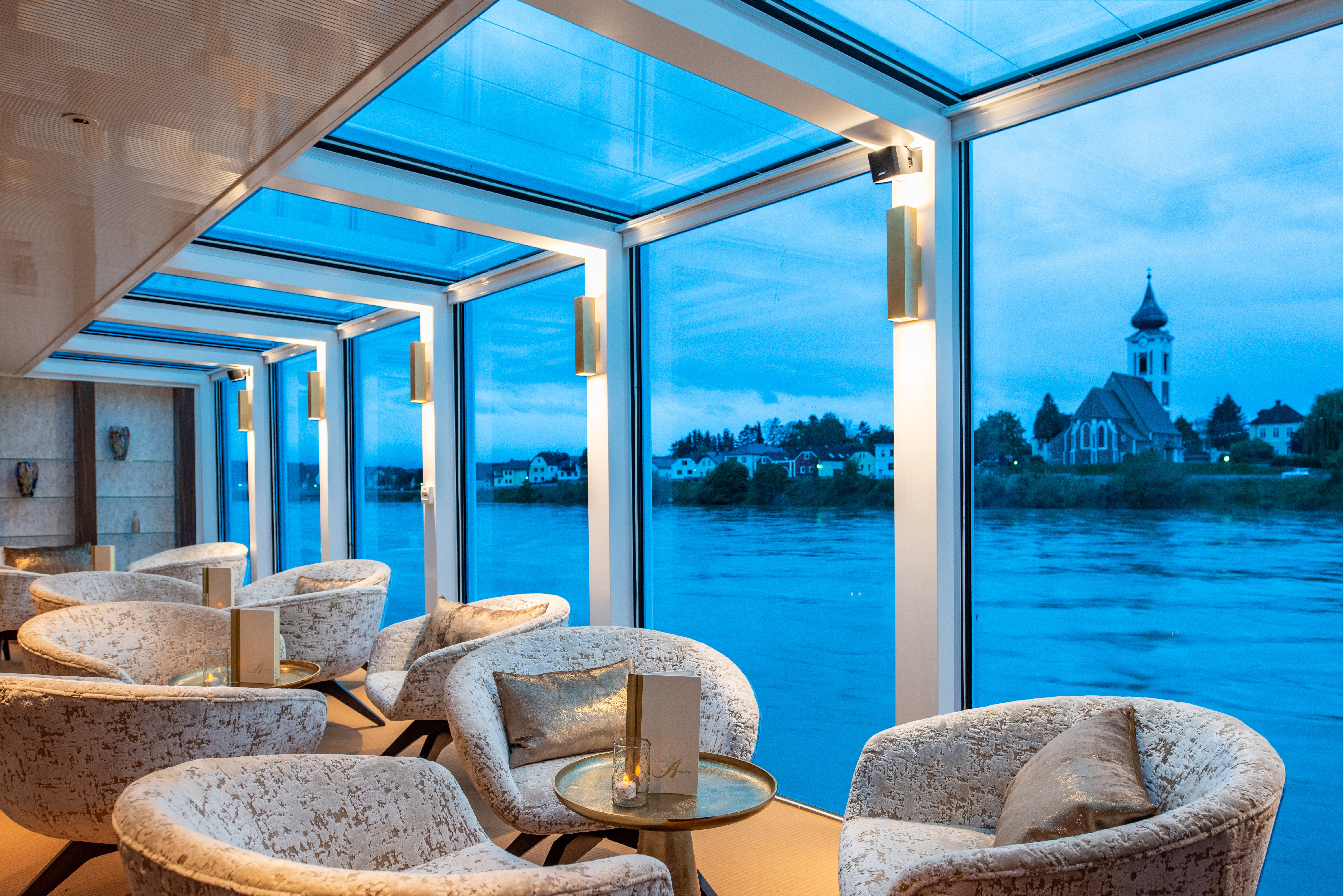 Amadeus River Cruises - Amadeus Star - Entertainment - Amadeus Club 2.jpg